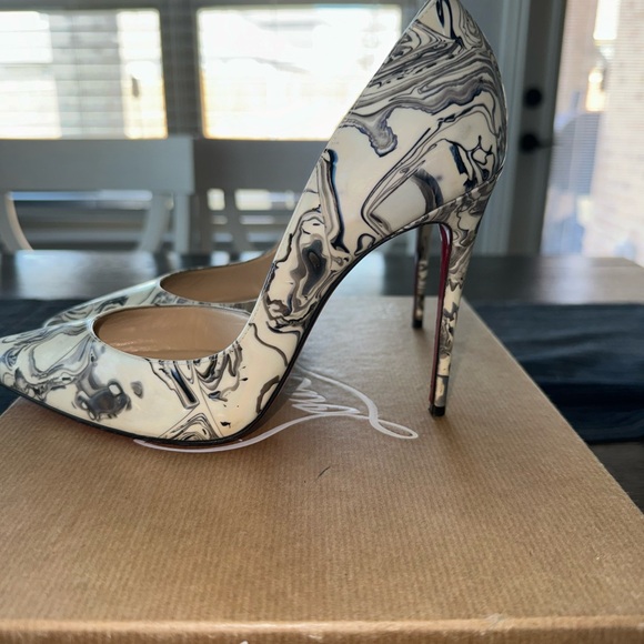 CHRISTIAN LOUBOUTIN 
Patent Marble Swirl Iriza 100 SIZE 37 1/2 - Picture 5 of 10